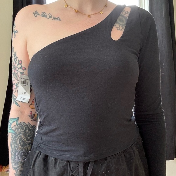Abercrombie & Fitch Long Sleeve One Shoulder Cutout Top - Picture 3 of 10